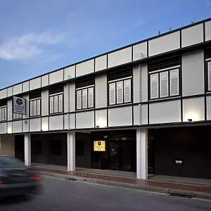 八方百合酒店 酒店
